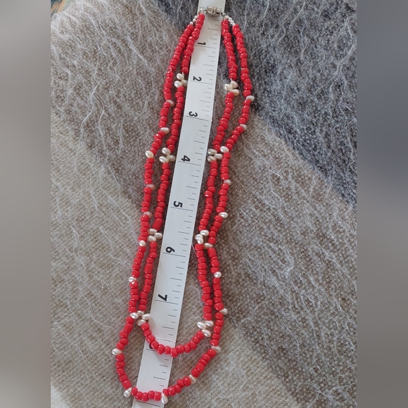 Coral glass and tear-drop pearl necklace - Picture 3 of 5